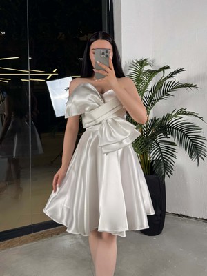 Mailey Straplez Büyük Fiyonk Detaylı Saten Mini Abiye Elbise Ekru