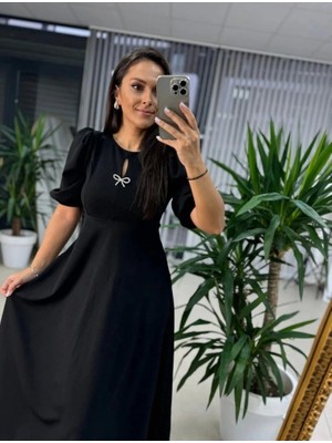 Defy Moda Kadın Kısa Kollu Bisiklet Yaka Fiyonk Broşlu Midi Janjan Krep Elbise