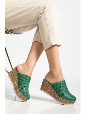 Kadın Hakiki Deri Burnu Kapalı Dolgu Topuk Terlik - Pine