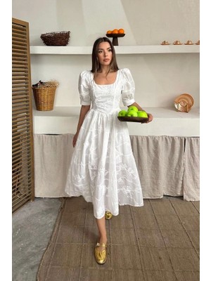 Beyaz Balon Kollu Brode Elbise