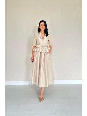 Bej Ince Kemerli Fırfırlı Ceket ve Büzgülü Etek Takım