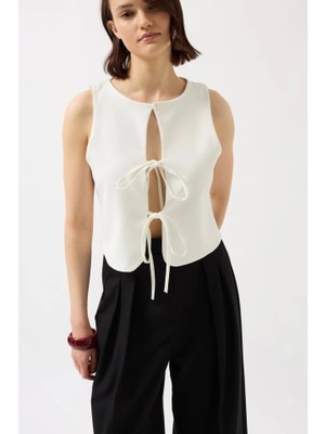 Bağcık Detay Dekolte Bluz