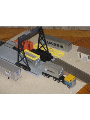BYR Ho Ölçekli Konteyner ve Kamyon Yükleme Tesisi (Sadece Plastik Aparattır!!!) 3D