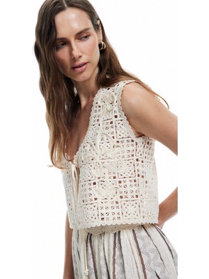 Koton Kolsuz V Yaka Bağlama Detaylı Örgü Kroşe Yelek