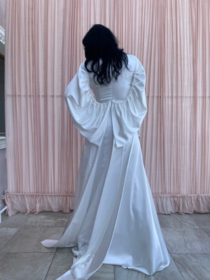 Inci Işlemeli Sırt Detaylı Saten Tesettür Nikah Elbisesi