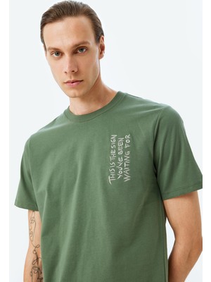 Koton Bisiklet Yaka Kısa Kollu Pamuklu Slogan Baskılı Tişört