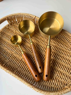Premium Gold Metal 3’lü Ölçü Kaşığı Seti – Pinterest Stili, Doğal Ahşap Saplı Kaşık Dekoratif Sunum ve Trend Mutfak Takımı