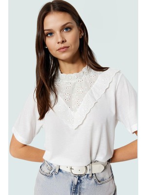 Regular Kalıp Pamuklu Bluz Brodeli Detay Dik Yaka Yaz Günlük Kullanım Için