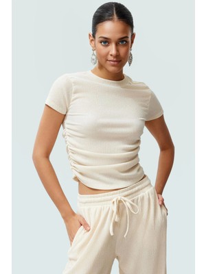 Büzgü Detaylı Rahat Bluz Dik Yaka Kısa Kol Örme Kumaş Trend Tasarım Premium Kalite