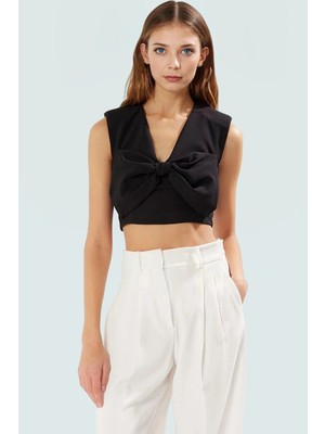 Yazlık Kadın Crop Bluz Fiyonk Detayı ile Şık ve Rahat Zarifane Tasarım Görünüm