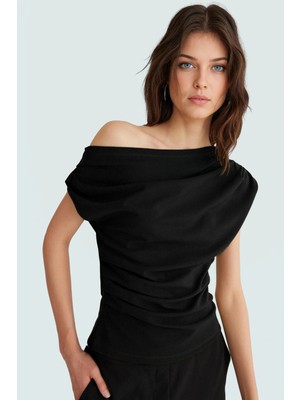 Regular Kalıp Örme Bluz Düşük Kol Asimetrik Yaka Günlük ve Şık Özel Tasarım