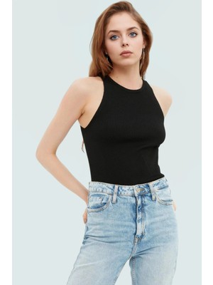 Şık Viskoz Bluz Fitted Bisiklet Yaka Kolsuz Yaz Koleksiyonu Günlük Kullanım Rahat ve