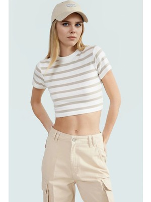 Rahat Viskoz Ribana Kumaş Çizgili Crop Bluz Fitted Günlük Stil Trend Tasarım Konforlu Kesim