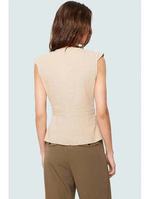 Pamuklu Keten Görünümlü Bluz; V Yaka Düğmeli Kolsuz Fitted Kalıp Özel Tasarım Özenle Seçilmiş