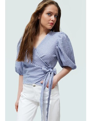 Pamuklu Gofre Bluz V Yaka Balon Kol Çizgili Yazlık Rahat Yüksek Kalite Konforlu Kesim