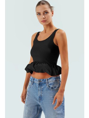 Yazlık Crop Bluz Pamuklu Örme Kumaş Kolsuz Havuz Yaka Feminen Zarifane Tasarım Rahat ve Şık