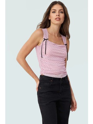 Basic Crop Bluz Örme Tül Kumaş Kare Yaka Günlük Stil Modern Konforlu Kesim Seçkin Malzeme