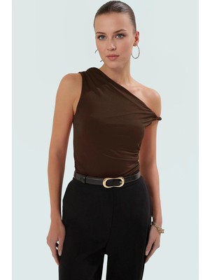 Rahat ve Şık Asimetrik Yaka Örme Bluz Polyester Elastan Karışımı Modern Stil Dayanıklı Malzeme