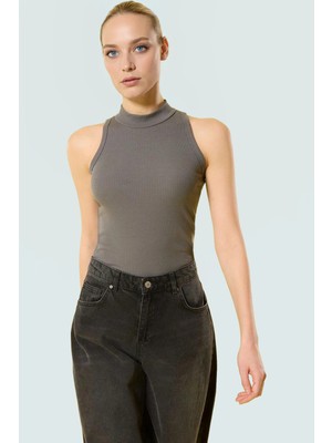 Dik Yaka Örme Bluz Fitted Kalıp %100 Polyester Yazlık Günlük Konforlu Kesim Şık Görünüm