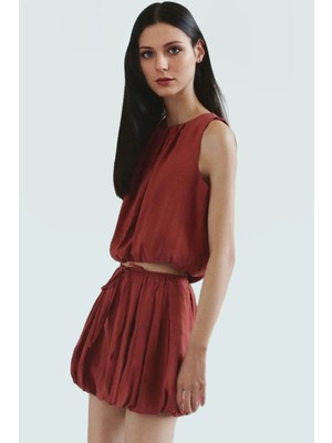 Rahat Modal Kumaştan Halter Yaka Kolsuz Crop Bluz Günlük Kombin Dayanıklı Malzeme ve Şık