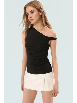 Rahat ve Şık Asimetrik Yaka Örme Bluz Polyester Elastan Karışımı Modern Stil Dayanıklı Malzeme