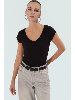 Vücuda Oturan Pamuklu Ribana Bluz Şık ve Rahat Yazlık Uzun Ömürlü Kullanım Trend Tasarım