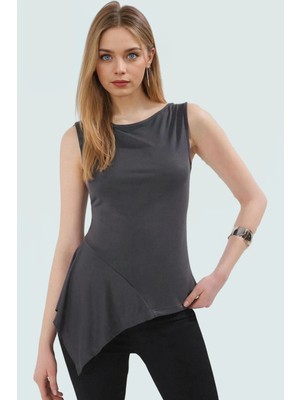 Nefes Alan Modal Kumaşlı Fitted Asimetrik Bluz Kayık Yaka Kolsuz Günlük Rahat Kullanım