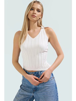 Yazlık Triko Bluz Polo Yaka Crop Fitted Kalıp %100 Polyester Profesyonel Görünüm