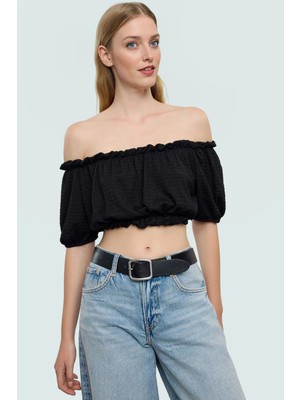 Rahat Crop Bluz Örme Polyester Kumaş Carmen Yaka Zarifane Tasarım Kullanım ve Şık