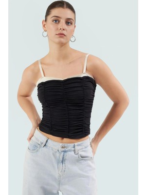 Crop Bluz Dantel Detaylı Örme Poliamid Yazlık Fitted Trend Tasarım Profesyonel Görünüm