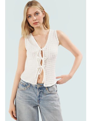 Yazlık Kolsuz Gofre Örme Bluz Rengiyle Şıklık Profesyonel Görünüm