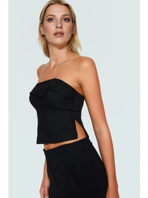 Kare Yaka Crop Bluz Dokuma Polyester Ince Askılı Yazlık Profesyonel Görünüm Konforlu Kesim