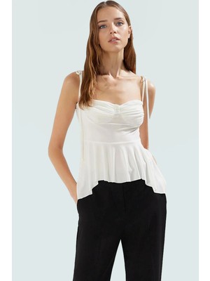 Yazlık Örme Bluz Şık Kalp Yaka ve Fitted Kalıp Seçkin Malzeme Özenle Seçilmiş Rahat Kullanım