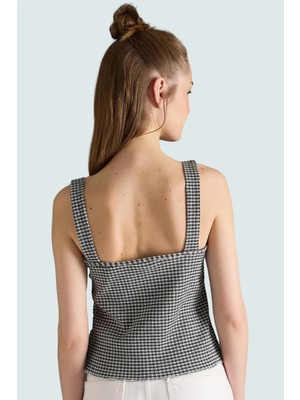 Kare Desenli Bağlama Detaylı Örme Bluz Rahatlık ve Şıklık Bir Arada Konforlu Kesim