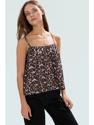 Leopar Desenli Pamuklu Crop Bluz Rahat Şık ve Nefes Alabilir Dayanıklı Malzeme Kaliteli Işçilik