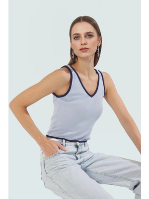 V Yaka Kolsuz Triko Bluz Renk Günlük Kombinler Için Seçkin Malzeme Konforlu Kesim