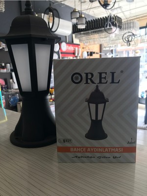 Şık Siyah Set Üstü Bahçe Armatürü, Modern ve Kullanışlı Tasarım.