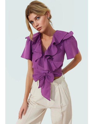 Flamlı Pamuk V Yaka Fitted Bluz Yazlık Günlük Tarz Konforlu Kesim Şık Görünüm