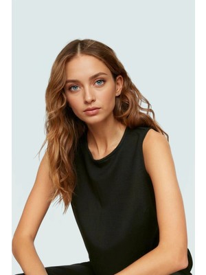 Yazlık Kolsuz Crop Bluz Rahat Günlük Polyester Dokuma Kumaş ve Şık Özel Tasarım