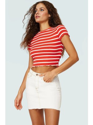 Çizgili Fitted Crop Kısa Kollu Örme Bluz Rahat Günlük Stil Zarifane Tasarım Premium Kalite