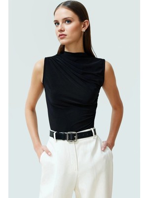 Vücuda Oturan Kolsuz Örme Bluz Dik Yaka Yazlık Rahat ve Şık Özel Tasarım