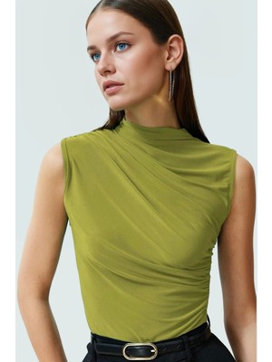 Vücuda Oturan Kolsuz Örme Bluz Dik Yaka Yazlık Rahat ve Şık Özel Tasarım