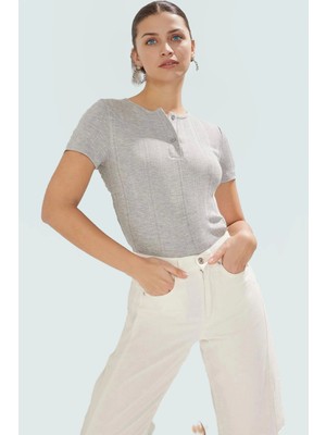 Fitted Bisiklet Yaka Kısa Kollu Örme Bluz Rahat Günlük Stil Modern Konforlu Kesim