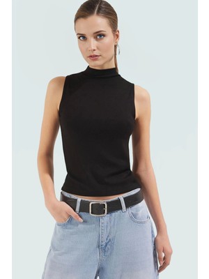 Dik Yaka Kolsuz Fitted Örme Bluz Günlük Şıklık Seçkin Malzeme Profesyonel Görünüm