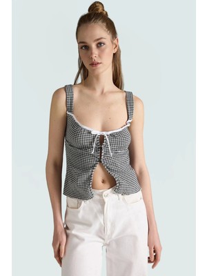 Şık Kare Desenli Bağcıklı Fitted Örme Bluz Yazlık Günlük Tarz Konforlu Kesim Özenle Seçilmiş