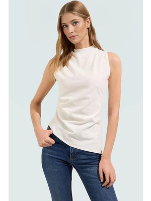 Asimetrik Örme Bluz Kısa Kol Dik Yaka Fitted Kalıp Kaliteli Işçilik Şık Görünüm Yüksek Kalite