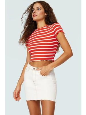 Viskoz Polyester Karışımlı Çizgili Crop Bluz Fitted Kalıp Kısa Kol Rahat Kullanım