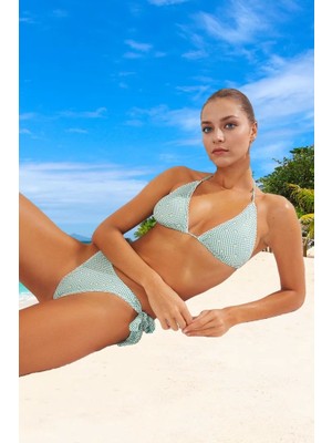 Desenli Üçgen Bikini Takımı Esnek Kumaş Şık Detaylı Plaj ve Havuz Için Özel Tasarım