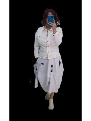 Beyaz Payet Detaylı Kısa Kot Ceket