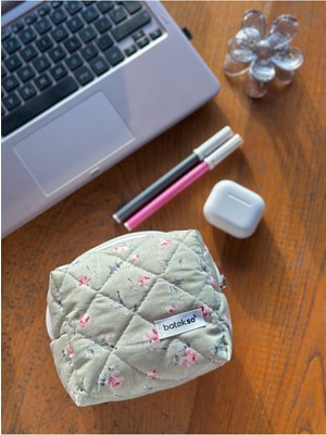 Yeşil Gül Desenli Küçük Makyaj Çantası, Şık ve Kullanışlı Tasarım